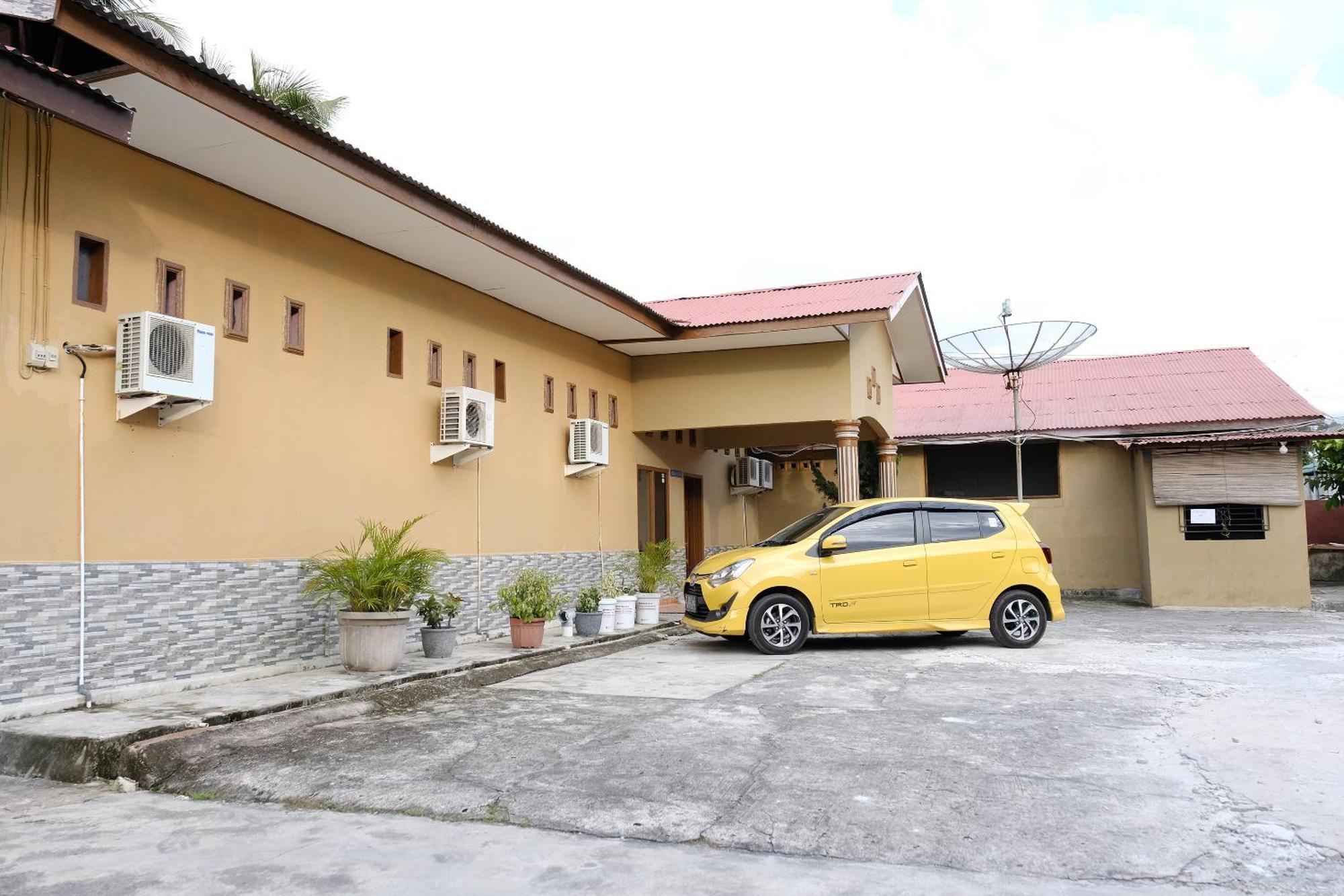 Hotel Oyo 2766 Kezia Kost à Tanjung Pandan Extérieur photo