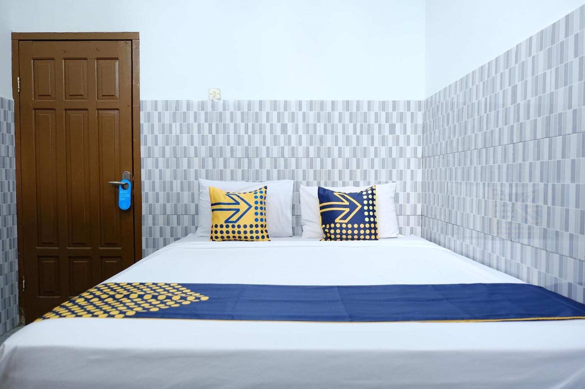 Hotel Oyo 2766 Kezia Kost à Tanjung Pandan Extérieur photo