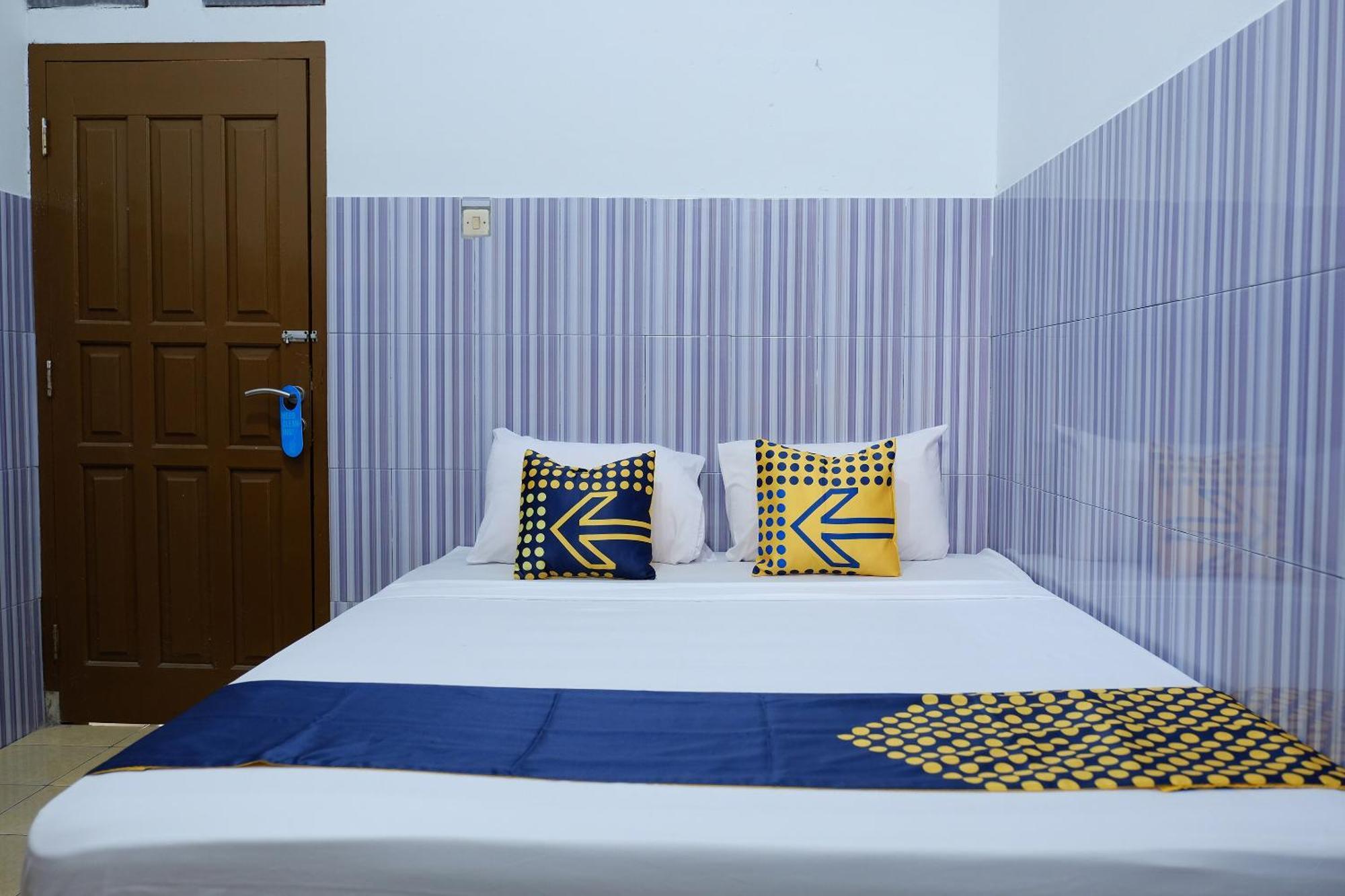 Hotel Oyo 2766 Kezia Kost à Tanjung Pandan Extérieur photo